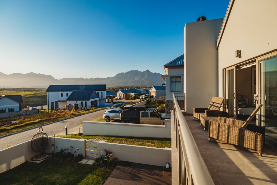 5 Bedroom Property for Sale in Kingswood Golf Estate Western Cape